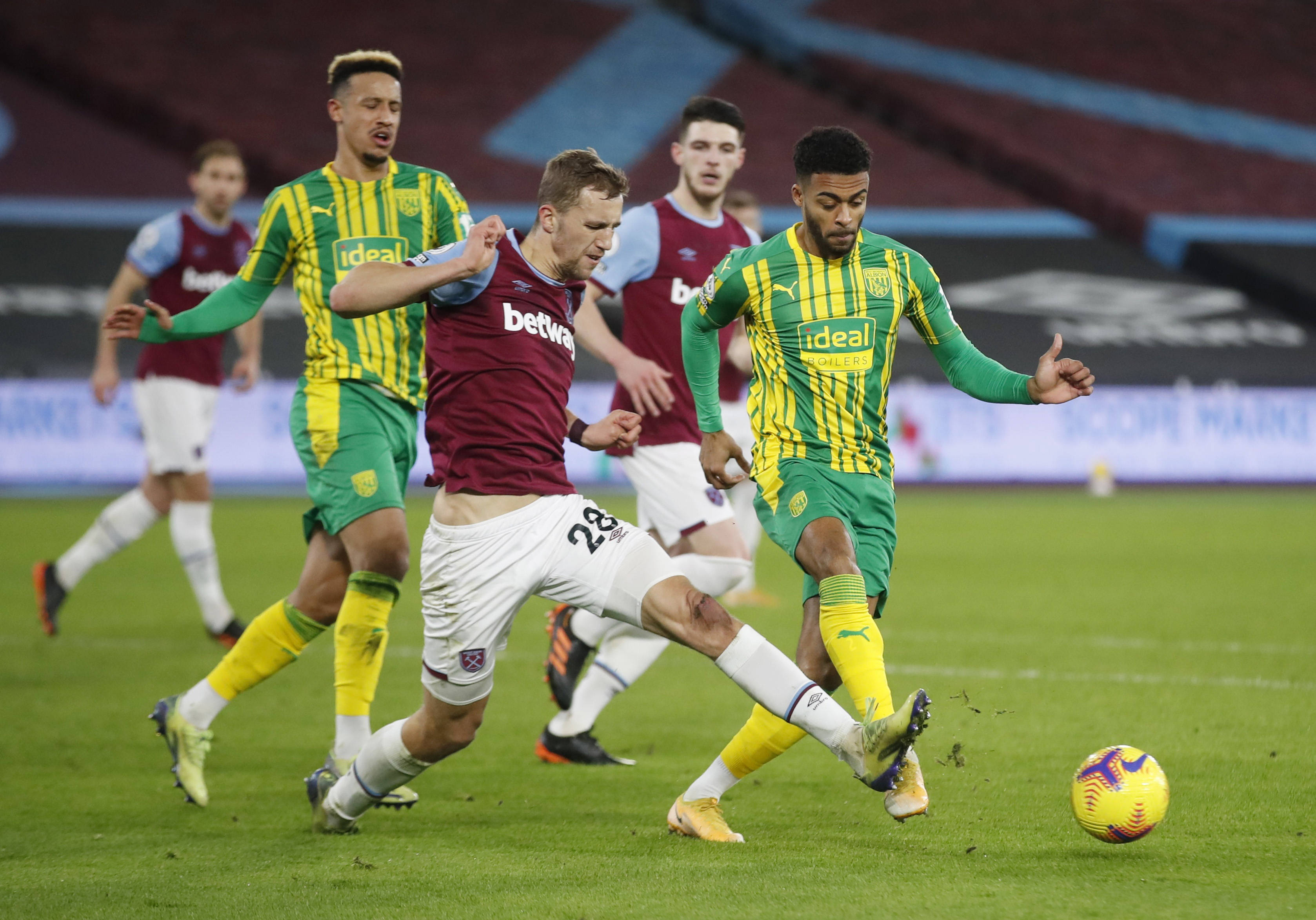 主场旁边建 主场旁边建